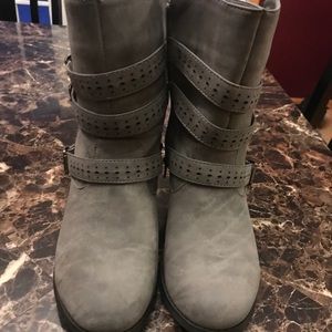 Gray vanity ankle boots